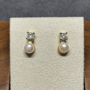 Freshwater Pearl & Crystal Stud Earrings – Classic Elegant Minimalist